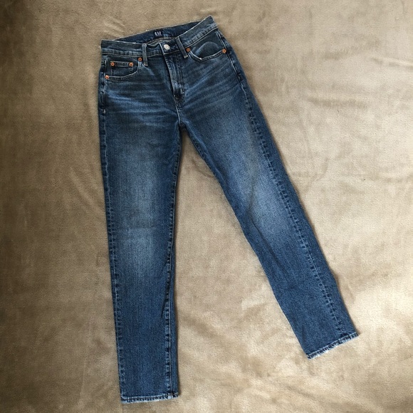 Gap - Mid Rise Girlfriend Jeans - Picture 7 of 8